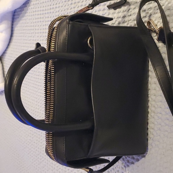 Vince Camuto Signature Crossbody Satchel Bag (#8) - Picture 5 of 12